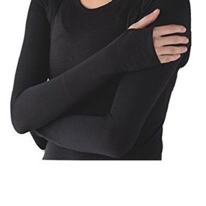 ISO BLACK LULULEMON SWIFTLY TECH LONG SLEEVE.